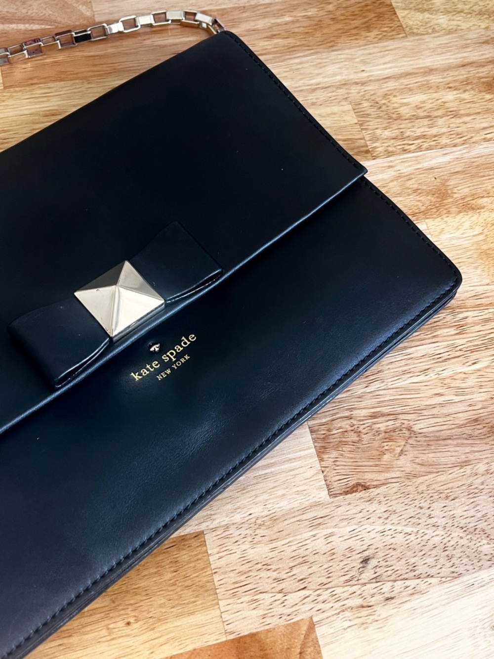 Kate Spade New York Black Leather Clutch Bag with Shoulder Strap and Bow Accent - Picture 4 of 14